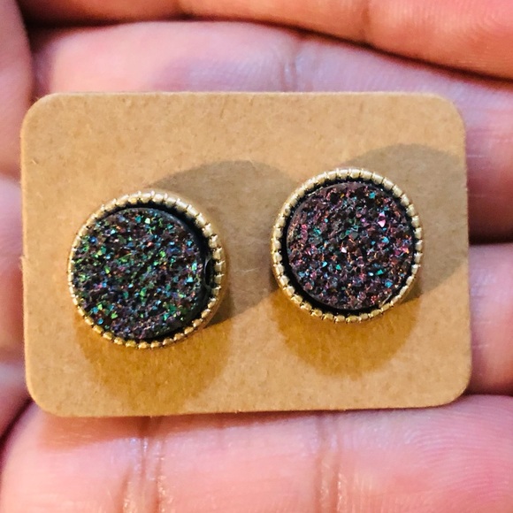 Bundle of 4 pairs crushed stone stud earrings - Picture 2 of 5